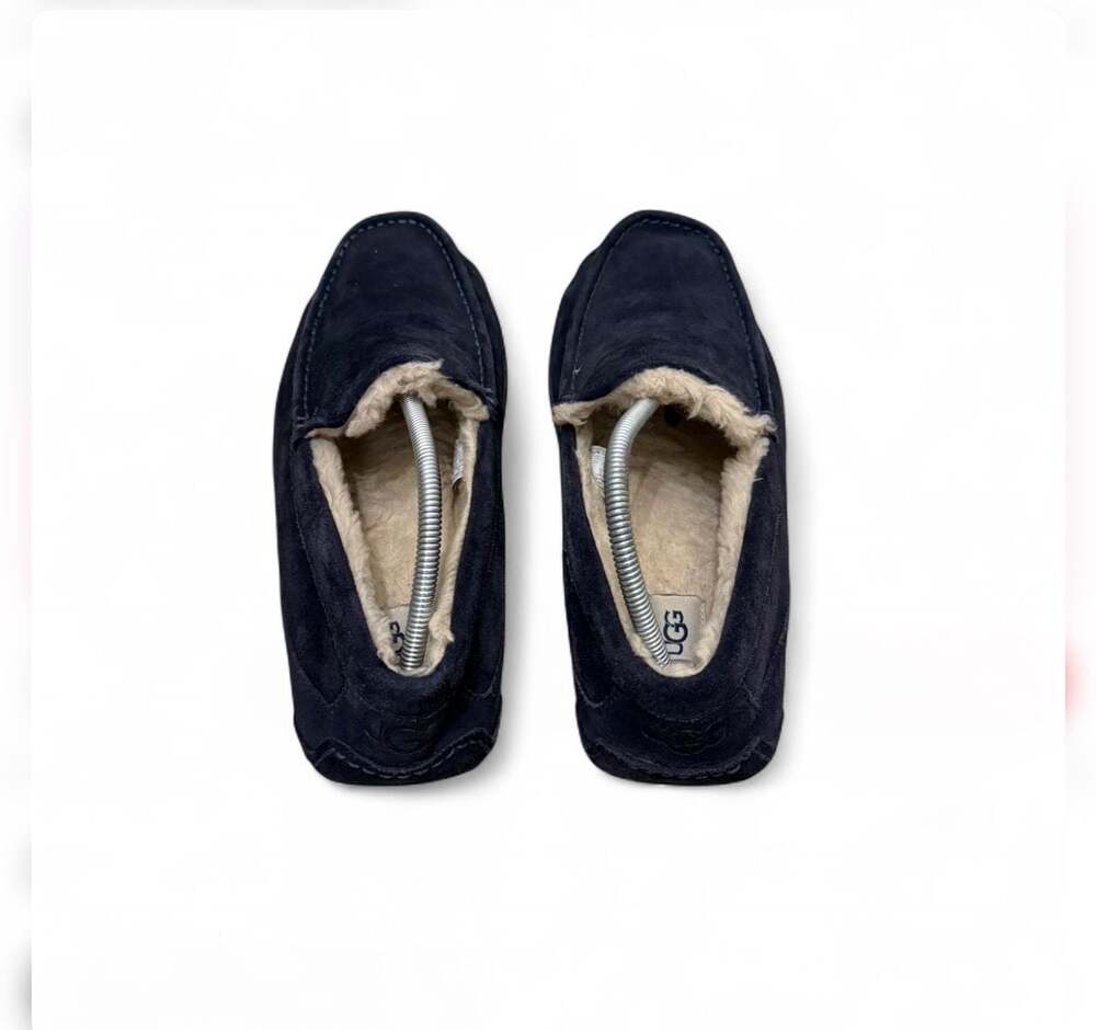 Size 11 UGG Ascot Suede Sheepskin Lined Slipper in True Navy - Picture 3 of 7